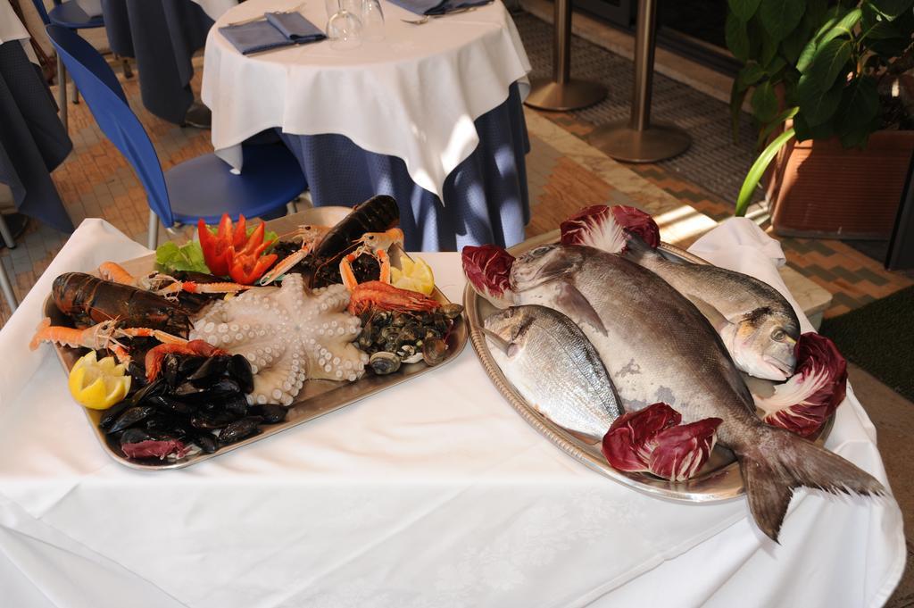 Hotel Ristorante Milton فاراتسي المظهر الخارجي الصورة